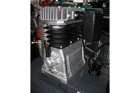 Поршневий повітряний компресор 200 л GTM KCH2090-200L ремінний